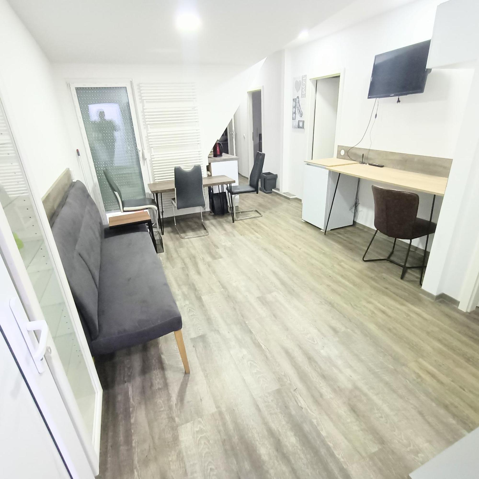 Fmi 9 Accommodation Raunheim Exterior photo